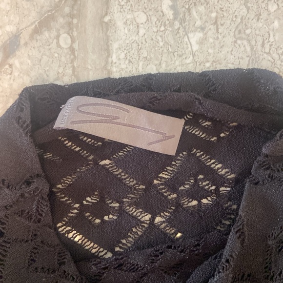 Black la ligne cutout detail mock turtleneck sleeveless top - Picture 2 of 3